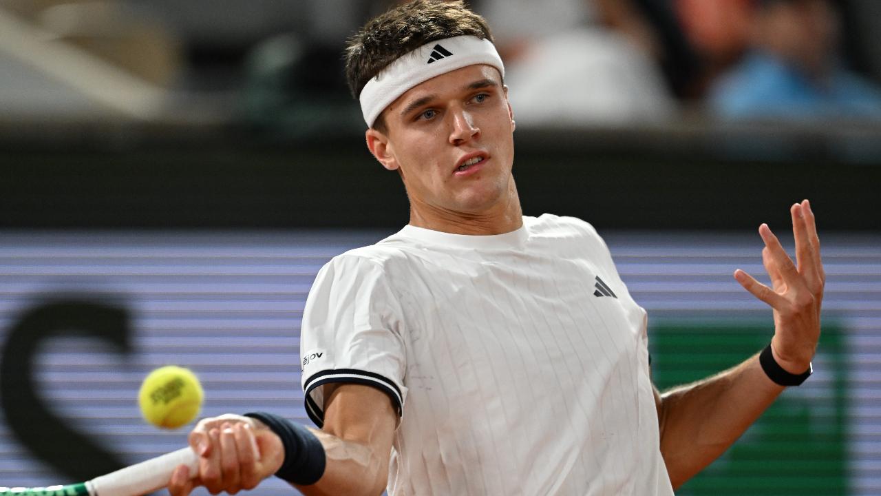 The contest marked a significant milestone for both players, who were competing in their first major quarter-final